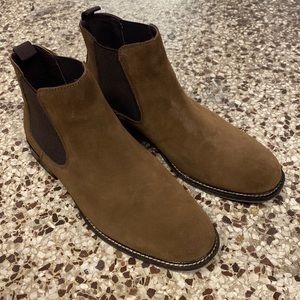 Men’s suede Chelsea boot